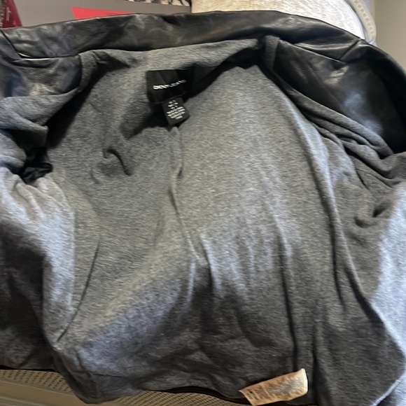 DKNY Black Faux Leather Moto Jacket Sz S PERFECT - Picture 6 of 6